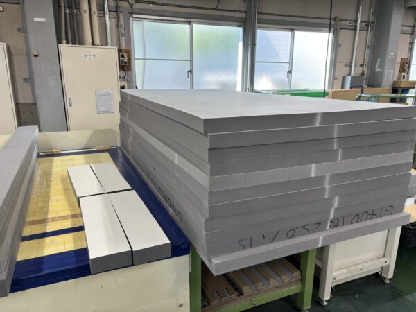 【ウォータージェットの切断動画事例】三和化工 サンペルカ L-1400 T灰