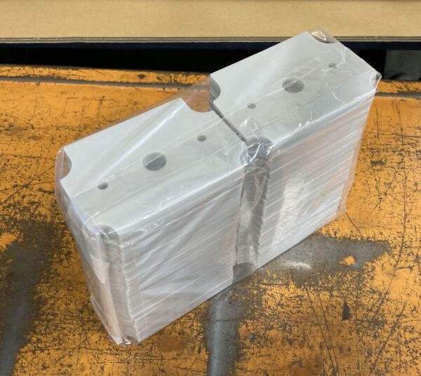 【シリコーンゴム70度をトムソン型で打ち抜き加工しました】